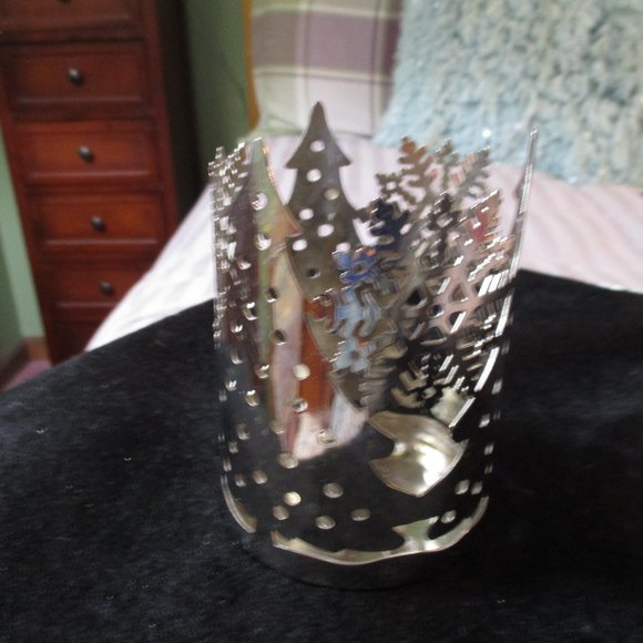 Bath & Body Works/Slatkin & Co Small Metal Tree & Snowflake Candle Holder - Picture 4 of 6